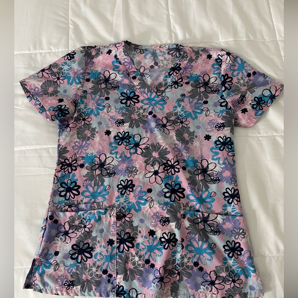 Women’s scrubs top